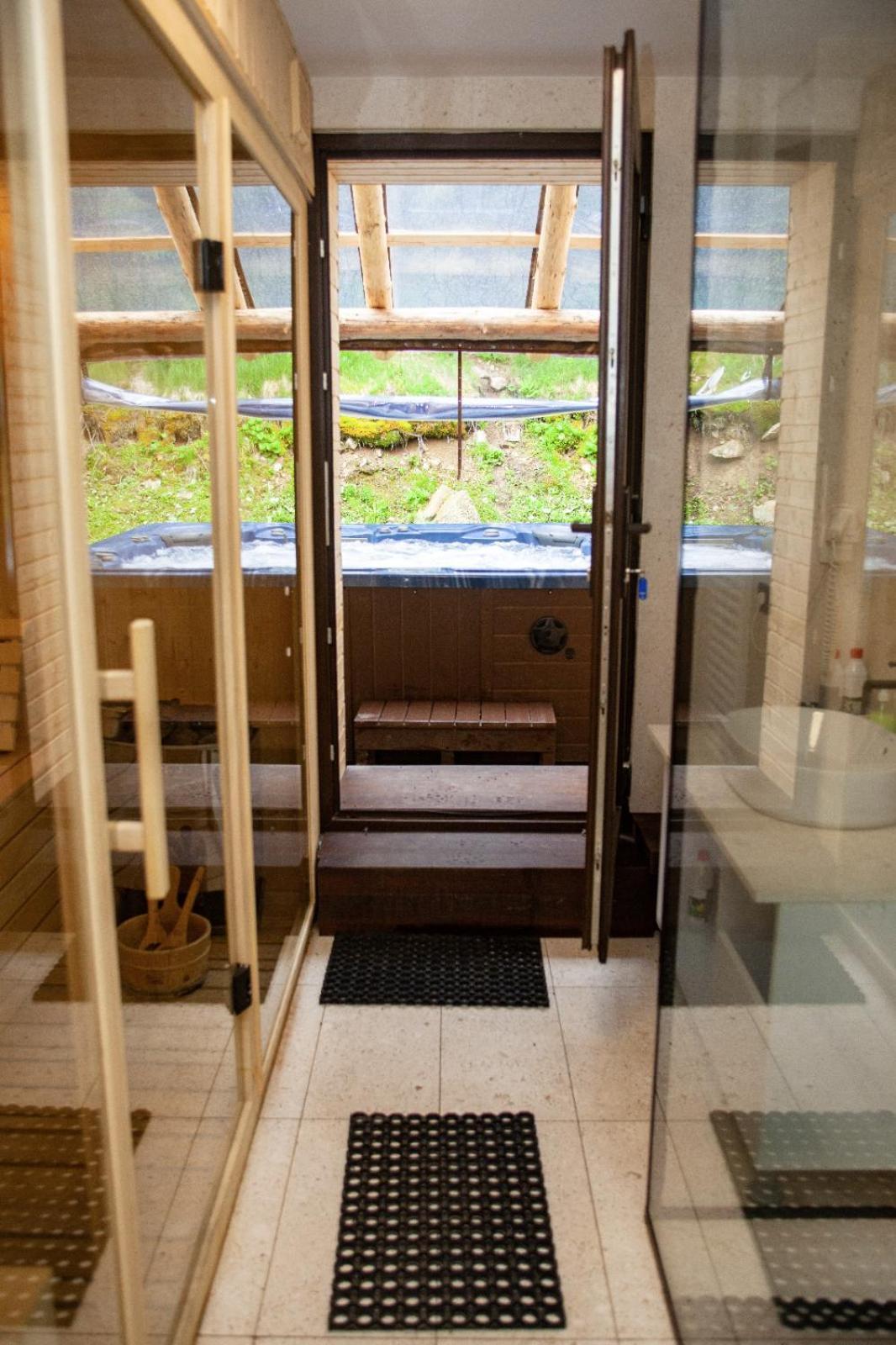 Patru Brazi Lodge *